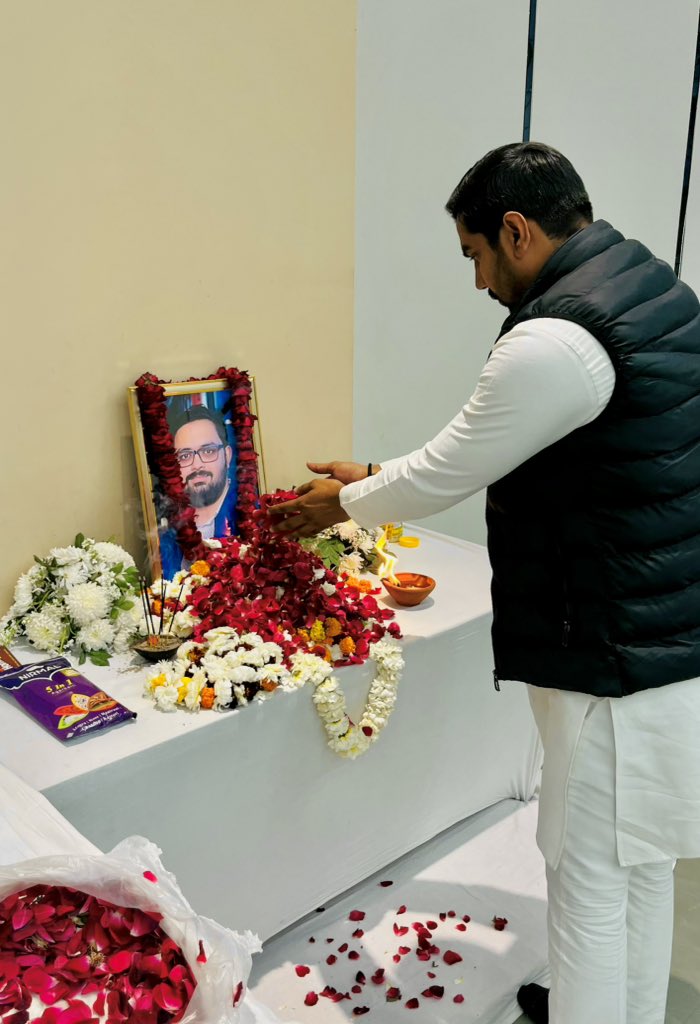 JGharbara's tweet photo. भाजपा सरकार के निरकुंश प्रशासन का शिकार #स्व_युवराज_मेहता_जी की शोकसभा में पहुँचकर श्रद्धाजलि अर्पित की और परिजनों को सांत्वना दी ! साथ ही हमारी सरकार से माँग हैं की परिवार को न्याय मिले ! साथ ही दोषयियों पर कठोर कार्यवाही हो ताकि भविष्य में ऐसी घटना की दोबारा ना हो ! https://t.co/QFQd7RQX16