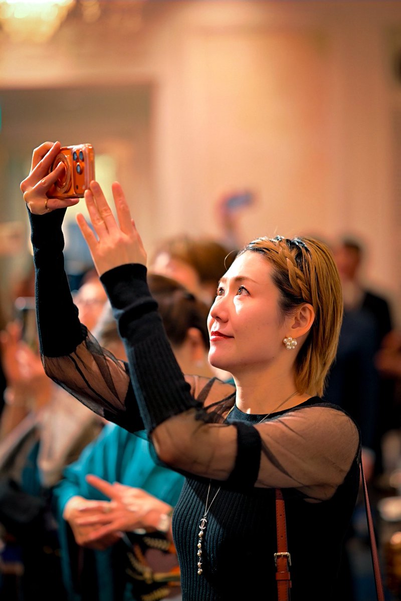 紀伊國屋演劇賞授賞式＆扉座祝賀会✨
名誉ある【団体賞】をいただきました‼️
たくさんの方にお祝いしていただき、初めての経験だらけで幸せな時間でした。

スカート破けてヒール壊れたけど😂笑
いろんな意味を込めて、忘れられない一日🩷
これからも扉座をよろしくお願いします！