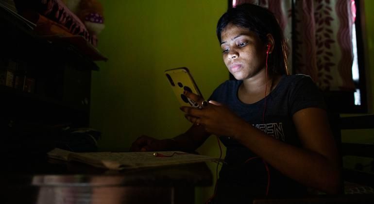 UNGeneva's tweet image. UN warns of rising internet shutdowns as digital blackouts spread worldwide. 

“Access to information is an integral part of the universal right to #FreedomOfExpression,” @UNESCO said, stressing that internet connectivity is also crucial for other rights.

buff.ly/B5mps8m