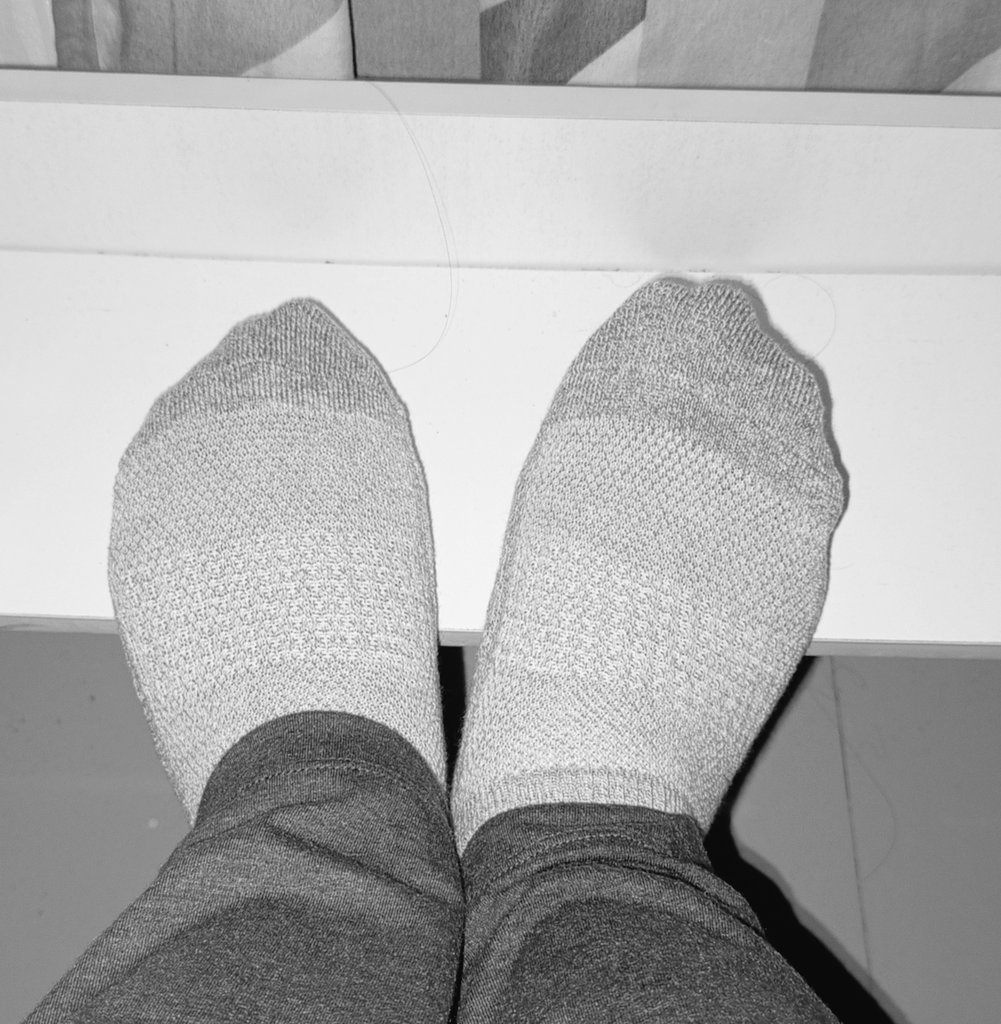 sdah ditahap pkai kaos kki utk bbo alias dngin bgt bset pda pucet kaki dn tngan gewe 😔