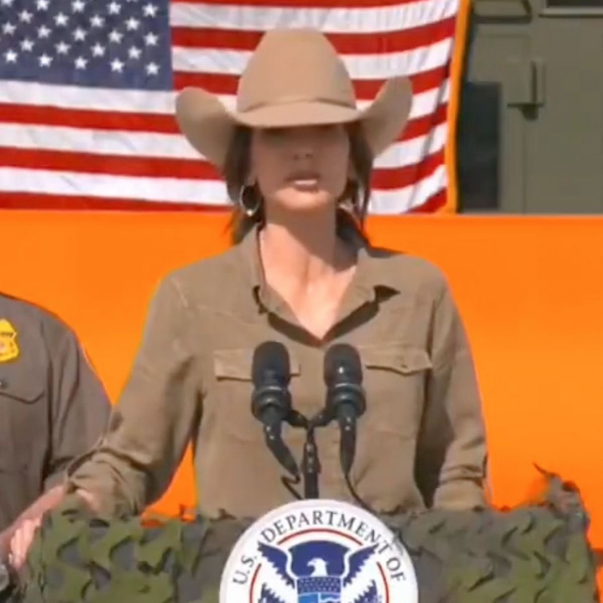 ✦✦✦ 𝙿𝚊𝚖𝚙𝚑𝚕𝚎𝚝𝚜 ✦✦✦ tweet media