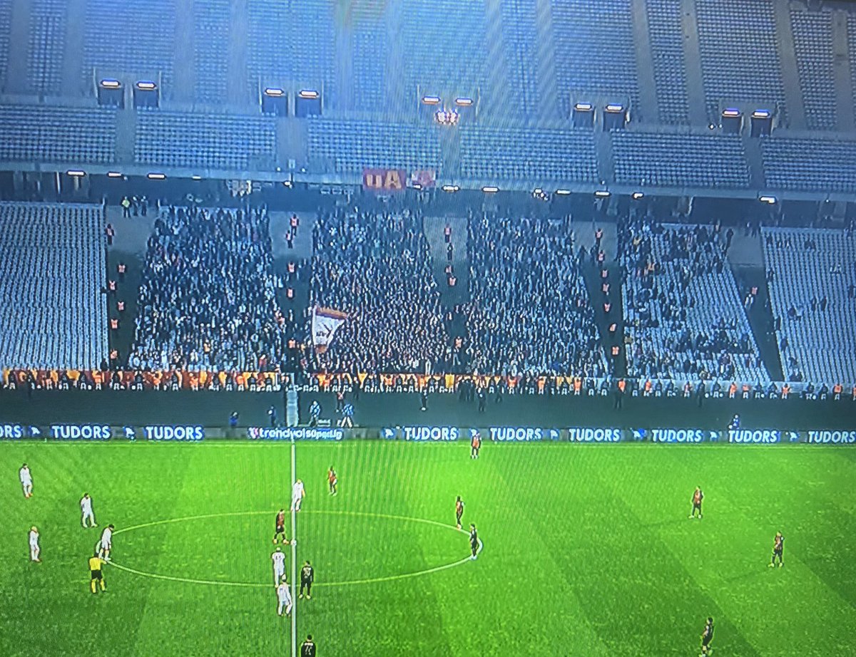 Kupa finalinde karşı tribün bizde olsaydı şov yapardık diyenlerin karşı tribünde ki halleri perişan.