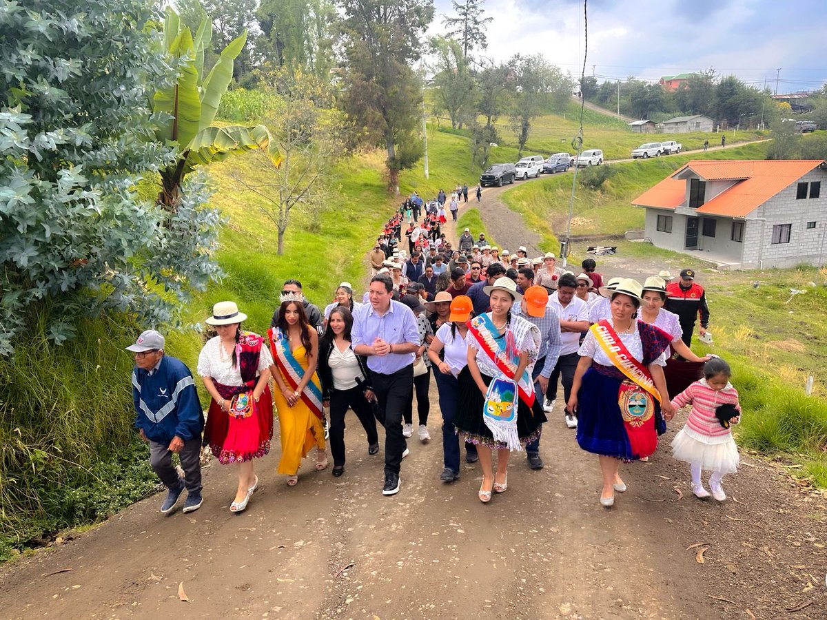 czamoramatute's tweet photo. #MasObras 💦🚧👷
Este sábado entregamos en Sidcay obras de alcantarillado y las recorremos. Decenas de casas y sus familias beneficiadas y con más SALUD y menos contaminación
#AmorPorCuenca❤️💛 https://t.co/YyAwXDAe3C