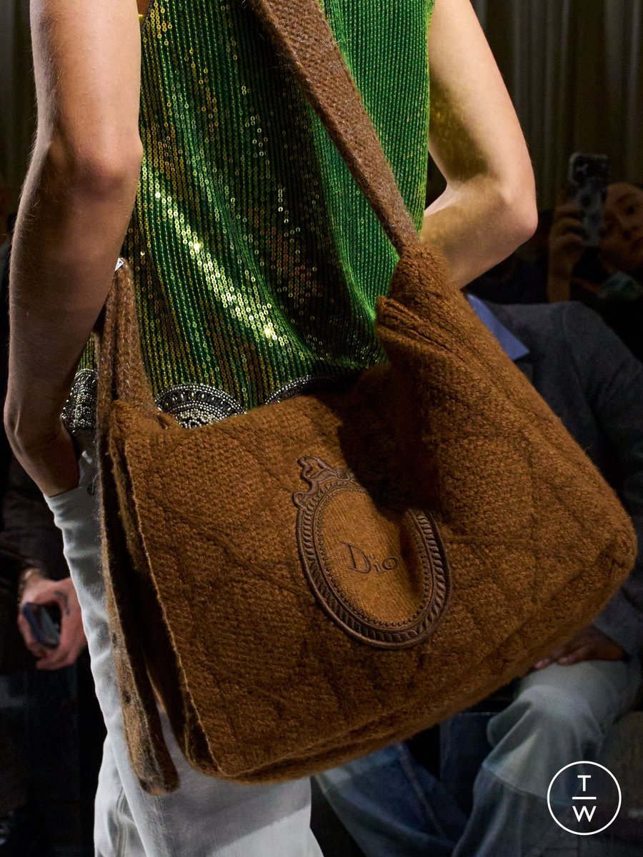 LAVIDAPRADA's tweet image. bags at dior homme aw26
