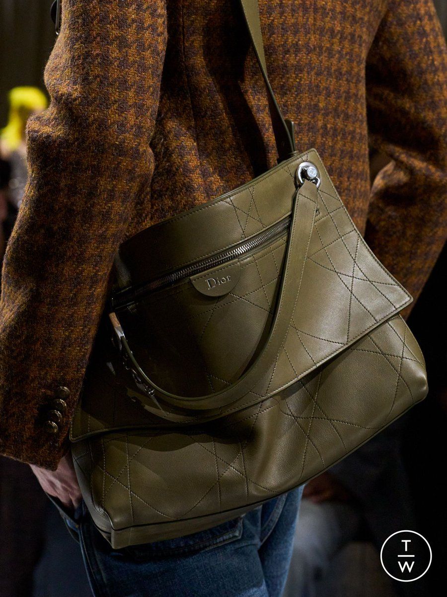 LAVIDAPRADA's tweet image. bags at dior homme aw26