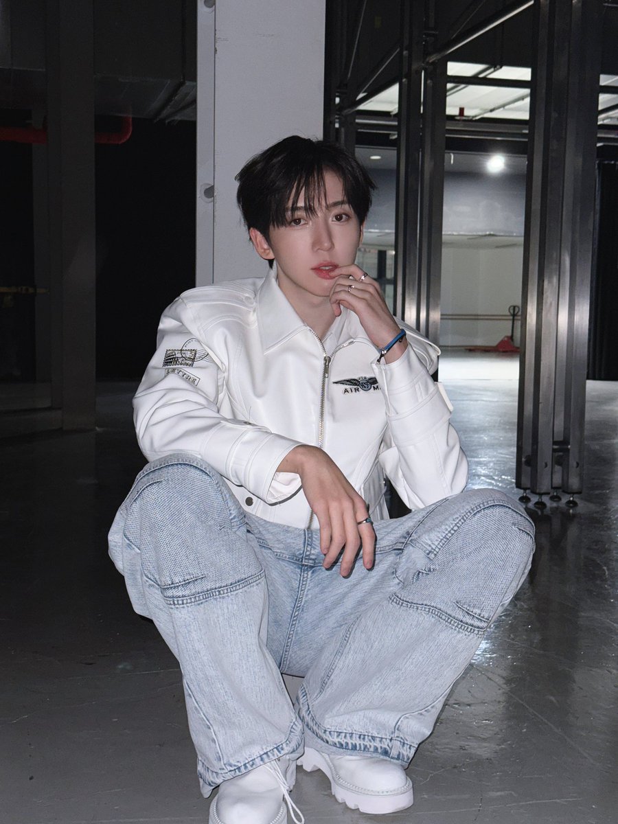 ignflip's tweet image. 그니깐 부산콘 간 사람들은 이 용안을 실물로 봤다고?