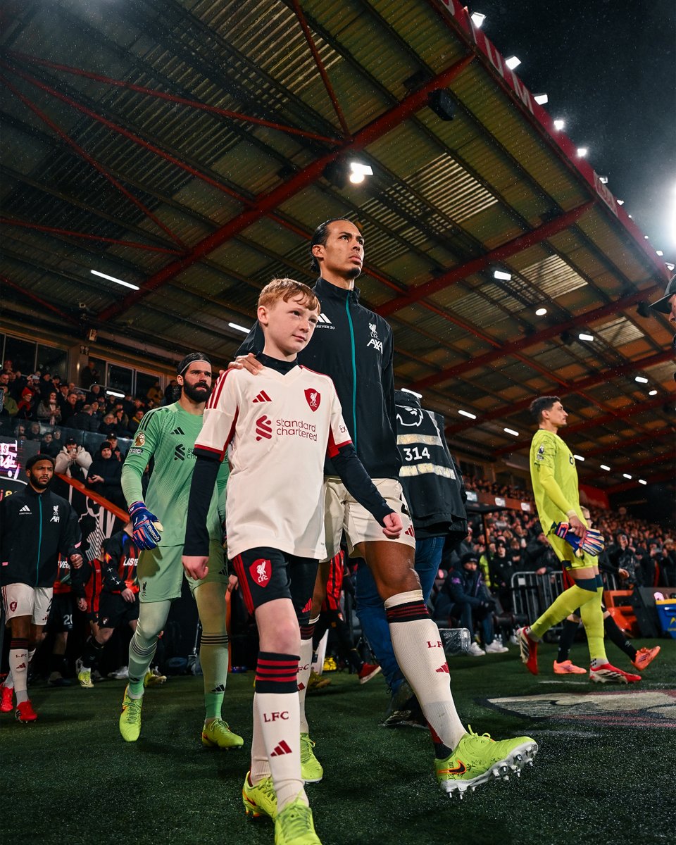 리버풀 선수단 경기 전 장면