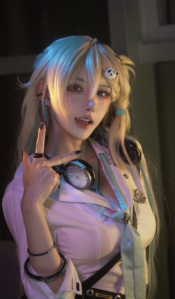 Shibabamo's tweet photo. #鸣潮 #琳奈 #wuwa #Lynae #cosplay 不是AI 是真人cos~ https://t.co/ahTxfrBCJ9