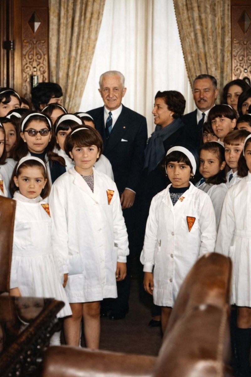 24 de enero. Día Internacional de la Educación.

"Se educa de tres maneras: con el ejemplo, con el ejemplo y con el ejemplo".

- Arturo Umberto Illia 🇦🇷