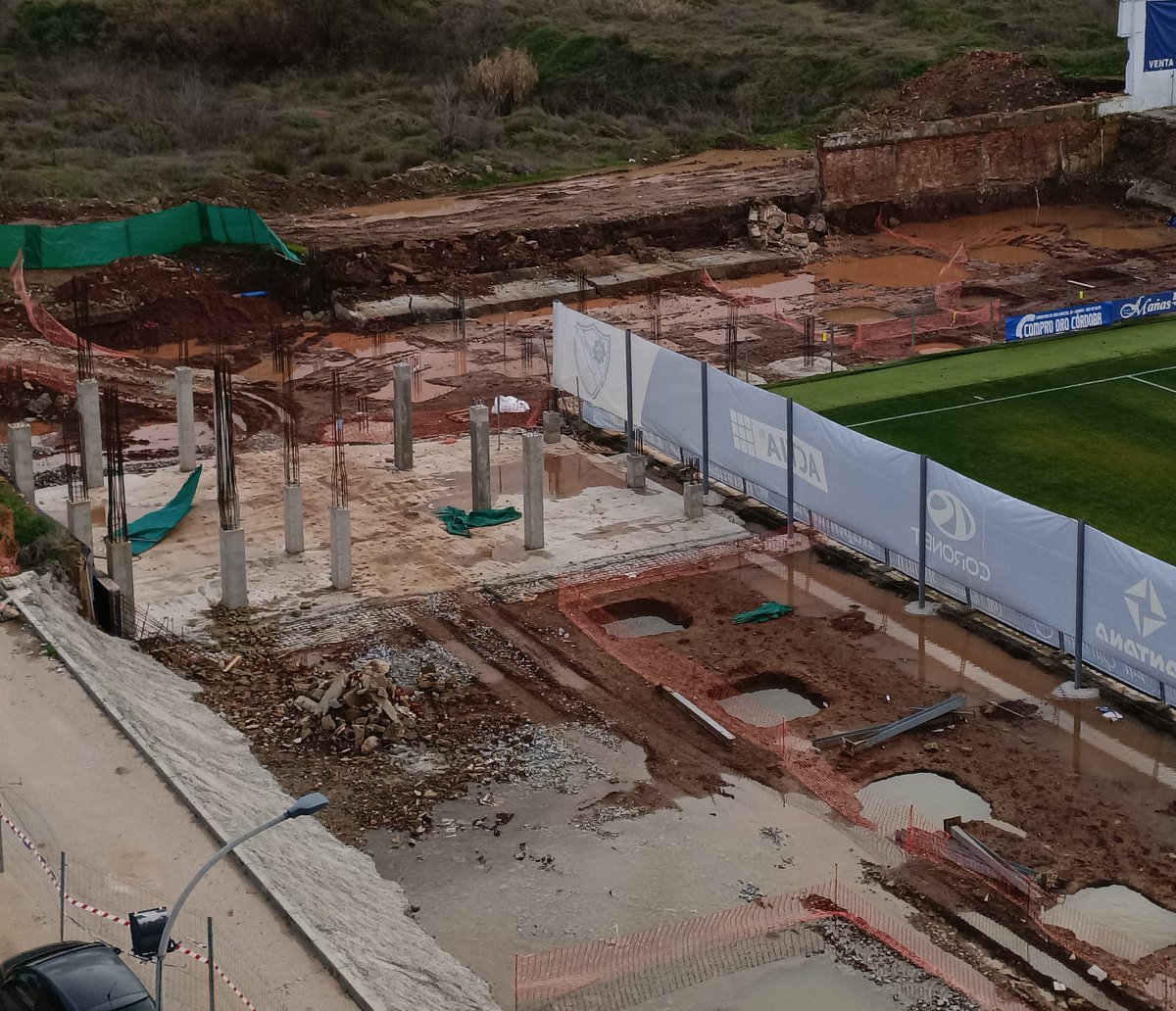 🚨 #ÚLTIMAHORA 

⚠️ Precintada la zona del marcador para el encuentro del <a href="/Linares_Dptvo/">Linares Deportivo 💙⚒</a> - <a href="/Yeclano_dptvo/">Yeclano Deportivo</a> por la caída de un muro en la tarde de HOY.

💙 TODO EL PÚBLICO PERMANECERÁ EN TRIBUNA ALTA Y BAJA EL DÍA DE MAÑANA.

📸 <a href="/linarismoenvena/">ObrasLinarejos🇪🇸</a>