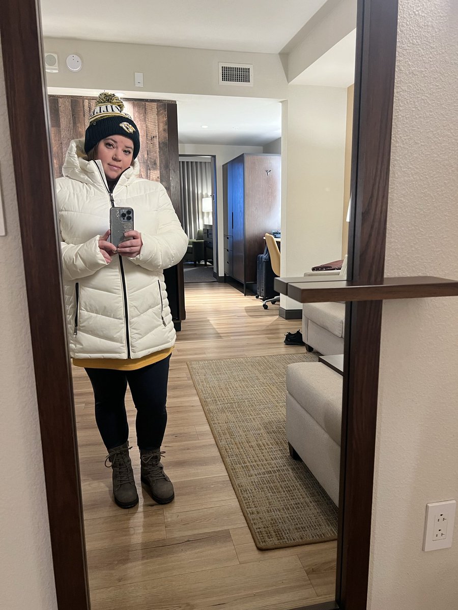 Today’s benefit of working at a downtown Nashville hotel…they put us up when there’s winter weather, so I could still make the @predsnhl game today.