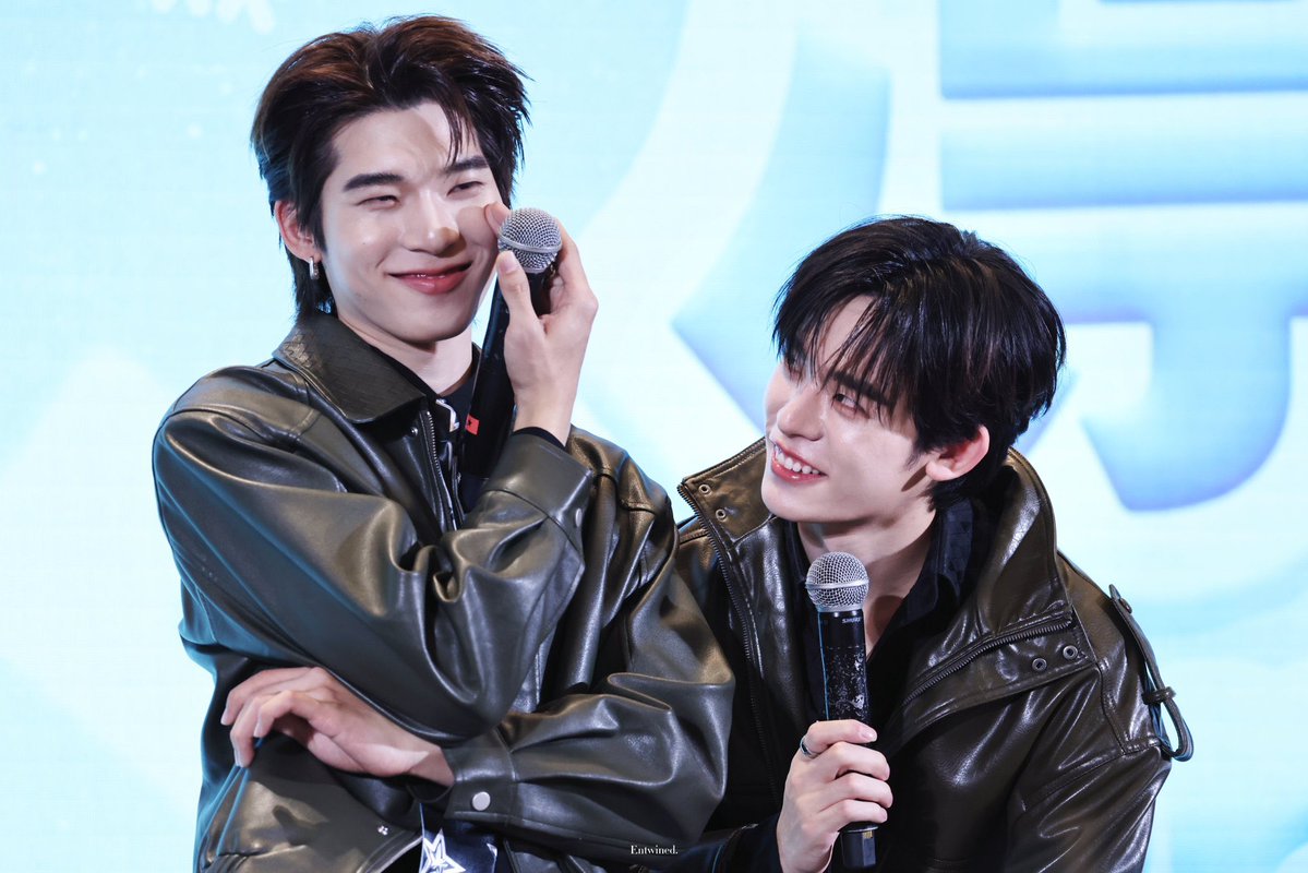 ZYNETIAQ's tweet image. “อ้อน ๆ ไง อ้อน ๆ ไง” 🥺 แล้วช้อนตาแป๋วมองขนาดนั้น ใครบ้างจะไม่เสียอาการ รู้หมดว่าตี๋แพ้อะไร อยู่ที่น้องป๋อจะงัดออกมาใช้เมื่อไหร่ ㅠㅠ