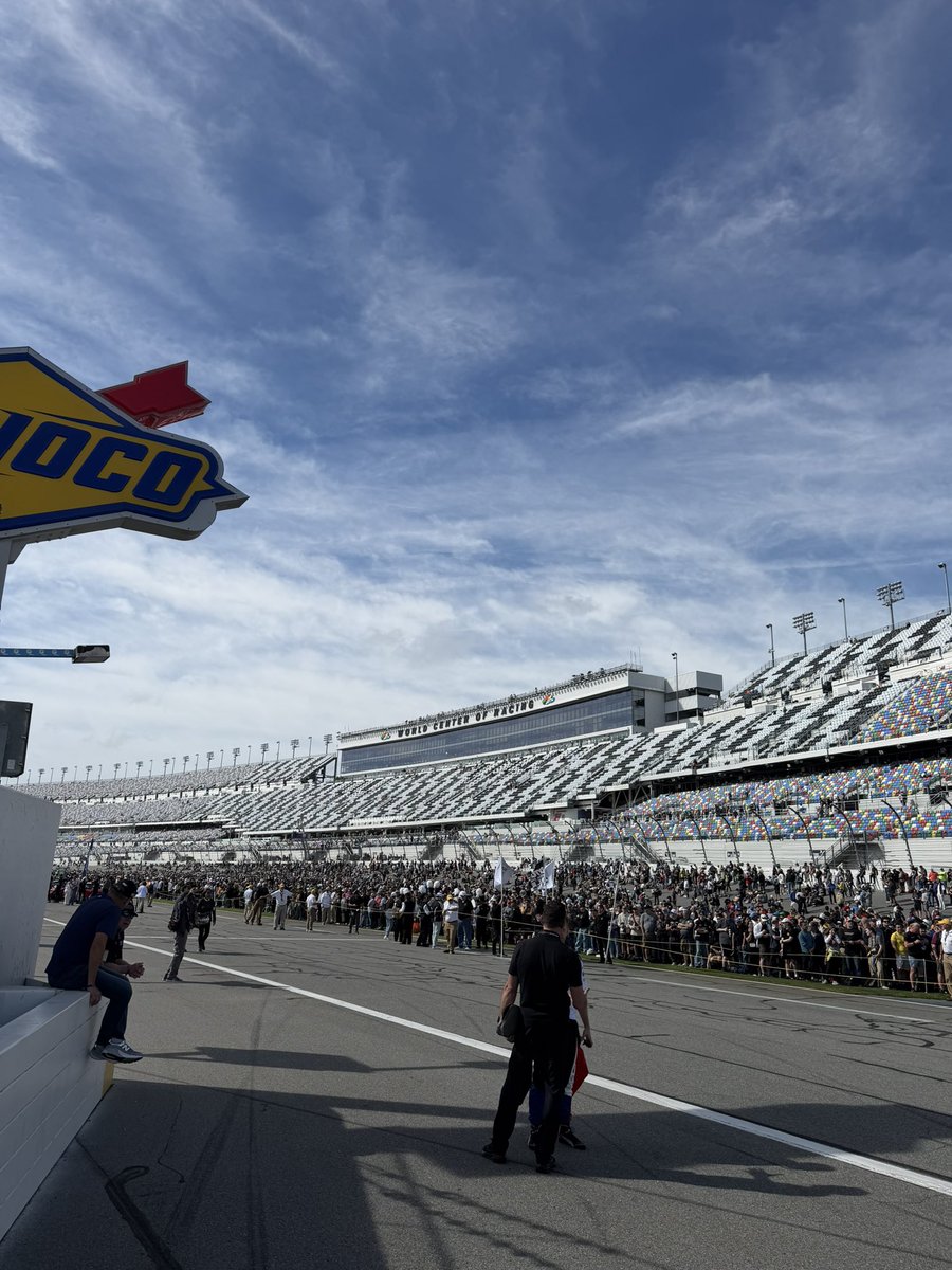 Packed house today for the 24!! Let’s go get another watch👊🏼👊🏼