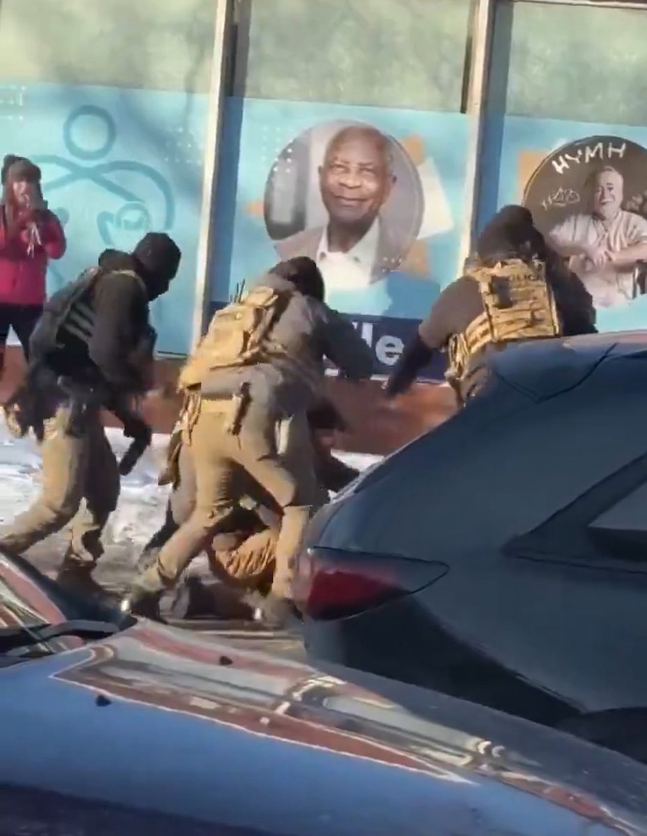 PopBase's tweet image. A man was beaten down before being shot and killed earlier today in Minneapolis by ICE.

(apnews.com/live/minneapol…)