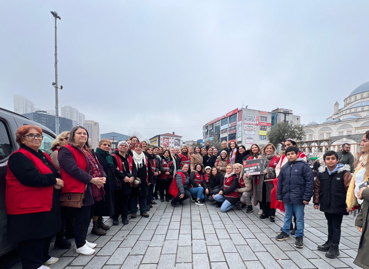Esenyurt’ta adalet ve demokrasi mücadelemiz kararlılıkla sürüyor.

Esenyurt’un seçilmiş belediye başkanı Ahmet Özer hakkında verilen haksız ve hukuksuz karara karşı; İl Başkanımız Özgür Çelik, Genel Başkan Yardımcımız Suat Özçağdaş, parti yöneticilerimiz, belediye başkanlarımız