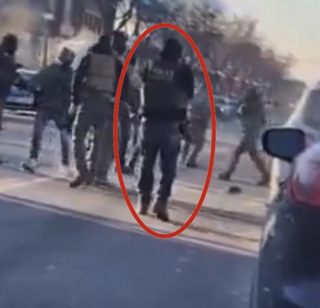 DarAlderson's tweet image. Watch this one literally CLAPPING  in approval after witnessing his buddy execute the civilian they’d all just beat up.