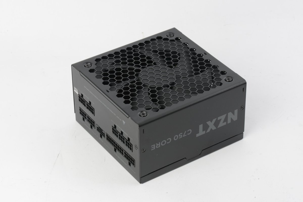 Le câble 12V-2x6 limité à 300 W sur cette <a href="/NZXTFrance/">NZXT France 🇫🇷</a>   C750 Gold Core représente-t-il une bride pour les GeForce RTX 4070 Ti Super et RTX 5070 Ti ? Réponse dans UH #12 dont la publication est prévue pour le week-end prochain 🤗