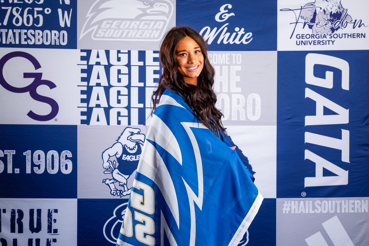 armoreliteoneal's tweet photo. 👑COMMITMENT ALERT 👑
We are so excited to share @shawnee_s2027 has officially committed to @GSAthletics_SB!  We're so proud to have walked this journey with you Shawnee and can't wait to continue to cheer for our Princess at the next level!      
#Committed #NextChapter @ https://t.co/DXCNjFYDgW