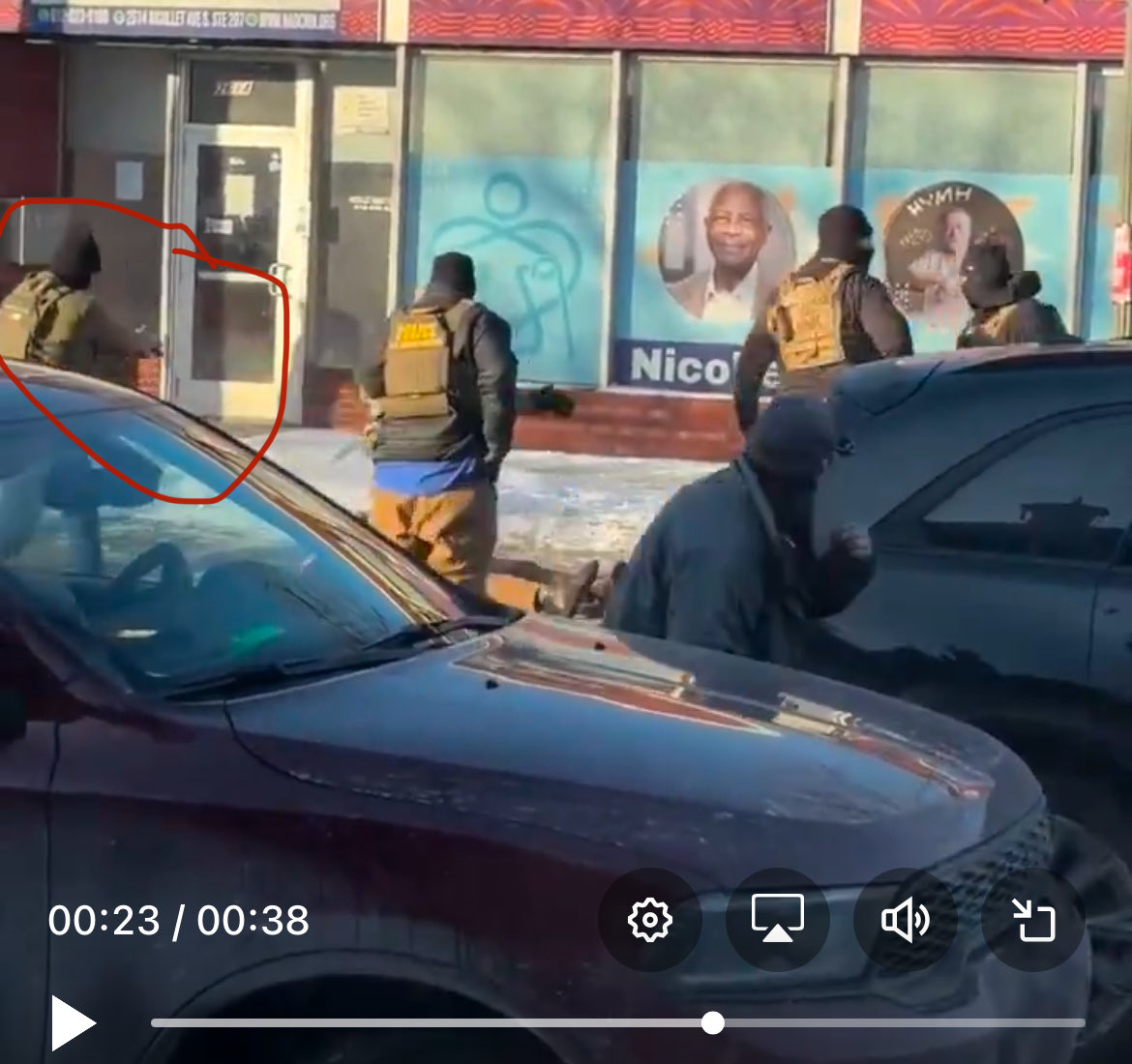 adamscochran's tweet image. 10/12

He continues to back up and FIRE at the now lifeless, unarmed, corpse on the sidewalk.

Firing AT LEAST 2 more shots as he walks backwards.

Notice how no other agent has even drawn a weapon because there is NO threat?