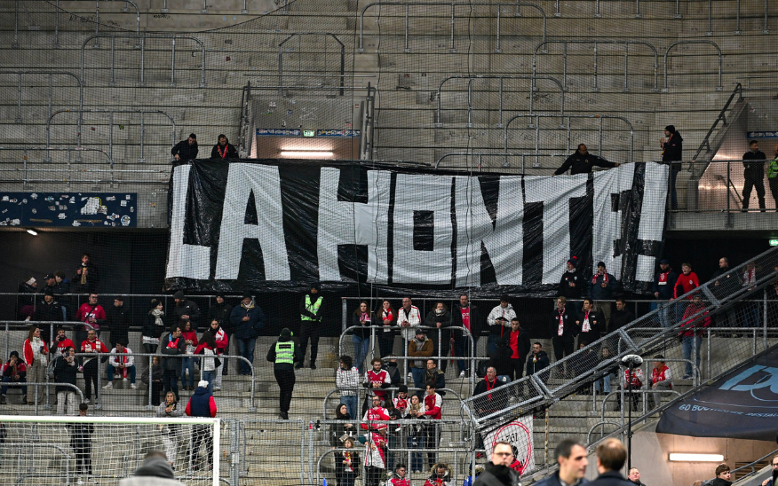 LigASM_'s tweet photo. 𝐋𝐀 𝐇𝐎𝐍𝐓𝐄 !

Le message du parcage monégasque aujourd'hui au Havre. 👏🇲🇨

📸 @ligue1plus / #HACASM https://t.co/TLRToA0ssd