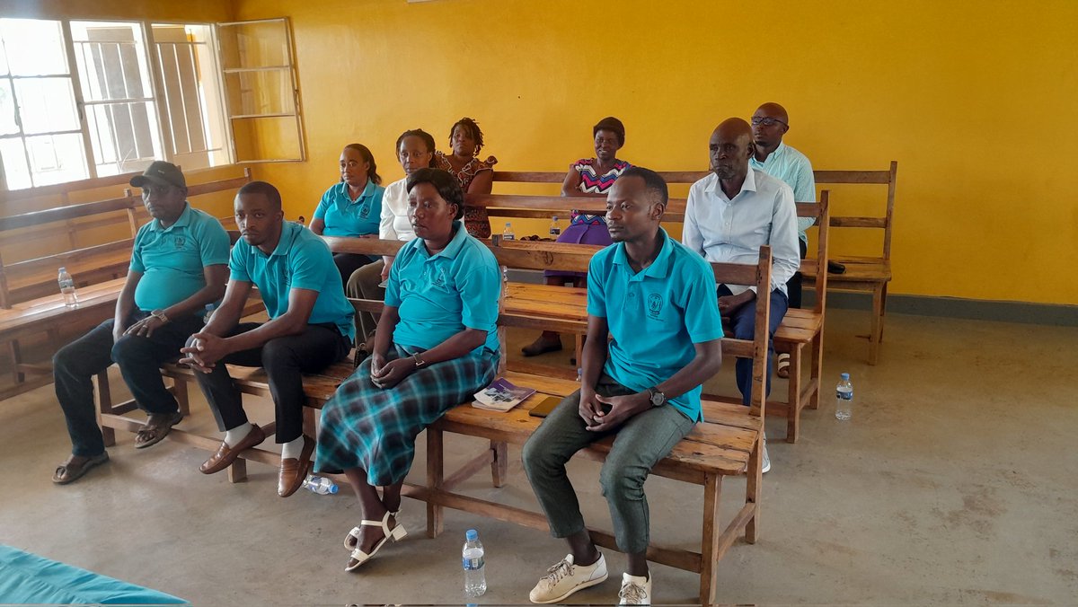KiziguroS's tweet photo. Uyu munsi @KiziguroS, habaye inama Njyanama y'umurenge isanzwe iyoborwa n'umuyobozi wayo Mme. Umunezero Patricie, irebera hamwe aho Imihigo izamura imibereho myiza y'abaturage irimo; Musa, HSI's, Ejoheza, igeze ishyirwa mubikorwa Hafatwa ingamba zo kuyihutisha
@GatsiboDistrict https://t.co/GQ48HgJBLJ