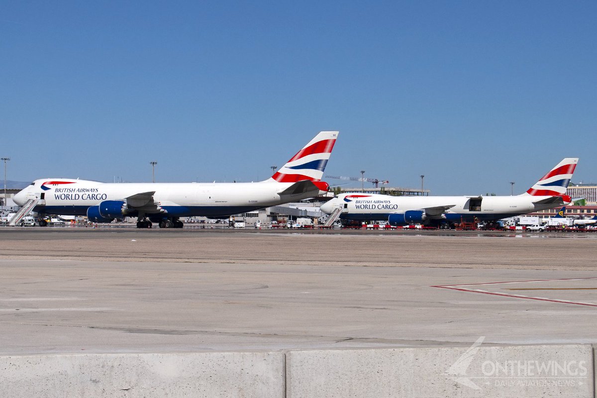 OnAviation's tweet photo. El Boeing 747 fue diseñado con una “joroba” frontal pensando en una futura conversión a carguero dado que Boeing no consideraba que el futuro de ese avión fuera la versión de pasajeros puesto que por aquel entonces se pensaba que serían los vuelos supersónicos. Muchos lo vieron como un defecto estético innecesario. Años después, esa misma joroba permitió crear uno de los cargueros más versátiles del mundo. Un detalle pensado como solución provisional terminó alargando la vida del avión durante décadas tanto en su versión de carga como en la de pasajeros.