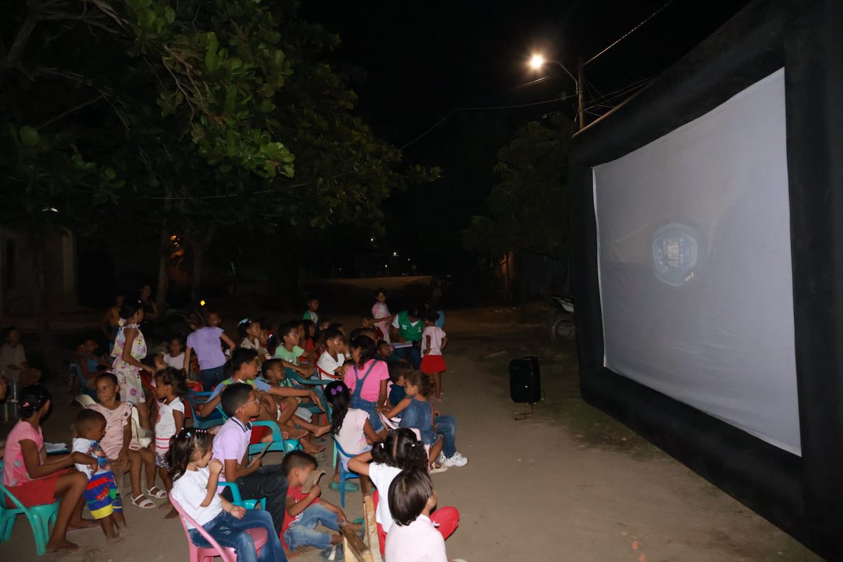 Fundación Escuelas Bibliobarrio tweet media