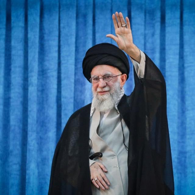 OnlyFun_Humor's tweet image. ⚠️ Iran's supreme leader plans to legalize pig racing