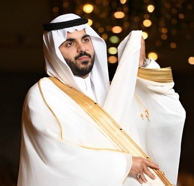 GoldenDose's tweet image. قعيد المجد يُعلنها:

أنا راح اصير رئيس نادي الهلال، واتمنى ان شاء الله إذا صار غازي الذيابي رئيس نادي النصر رسميًا، اكافح لين اخذ نادي الهلال وأحب التنافس.