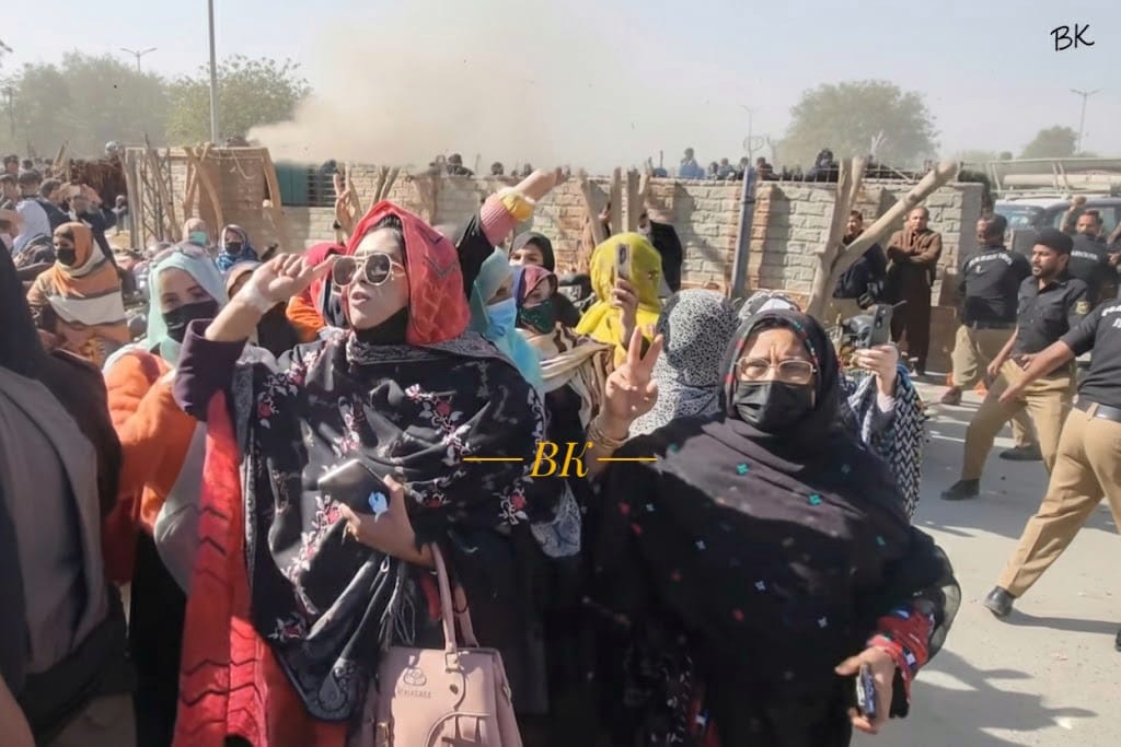 abdulkarim503's tweet photo. Leaders of the movement are in jail.
A “Jail Bharo Tehreek” has begun,
yet the legitimate demand of employees remains unheard.
Is this how approved rights are treated?
#JusticeForBalochistanEmployees https://t.co/KhqUYbEeKl