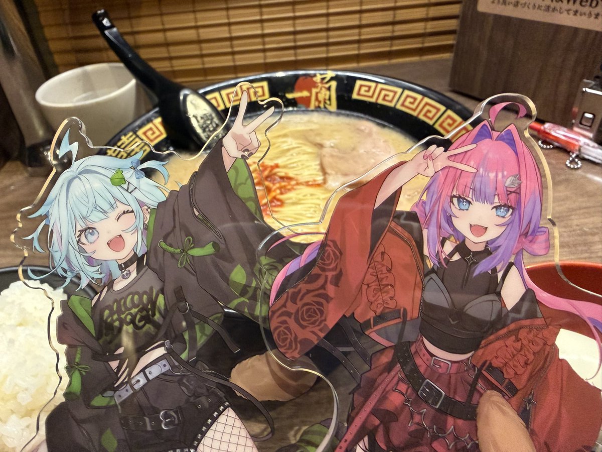 y_y648's tweet photo. ヴィヴィちゃんと枢ちゃんに一蘭に一緒に来てもらった💖
ごちそうさまでした！ https://t.co/BgtMWgKgPV