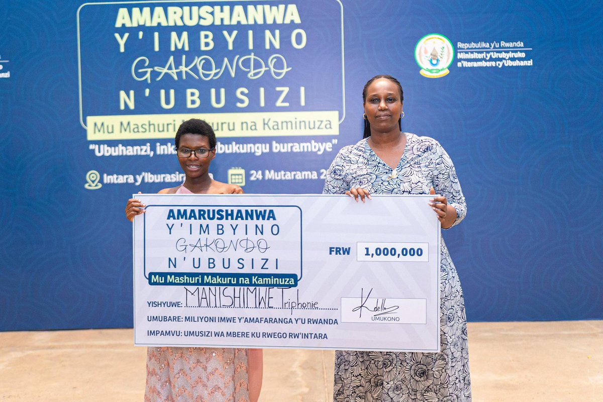 Itorero INDATWA rya UR-NYAGATARE ndetse n'umusizi @MANISHIMWETriphoni wa UR-NYAGATARE baje ku mwanya wa 1 banegukana ibihembo na ticye ibaha guhatana ku rwego rw'igihugu.

Itorero INDATWA: 1,500,000 Rwf
Umusizi: 1,000,000 Rwf 

#UmwimerereWacu