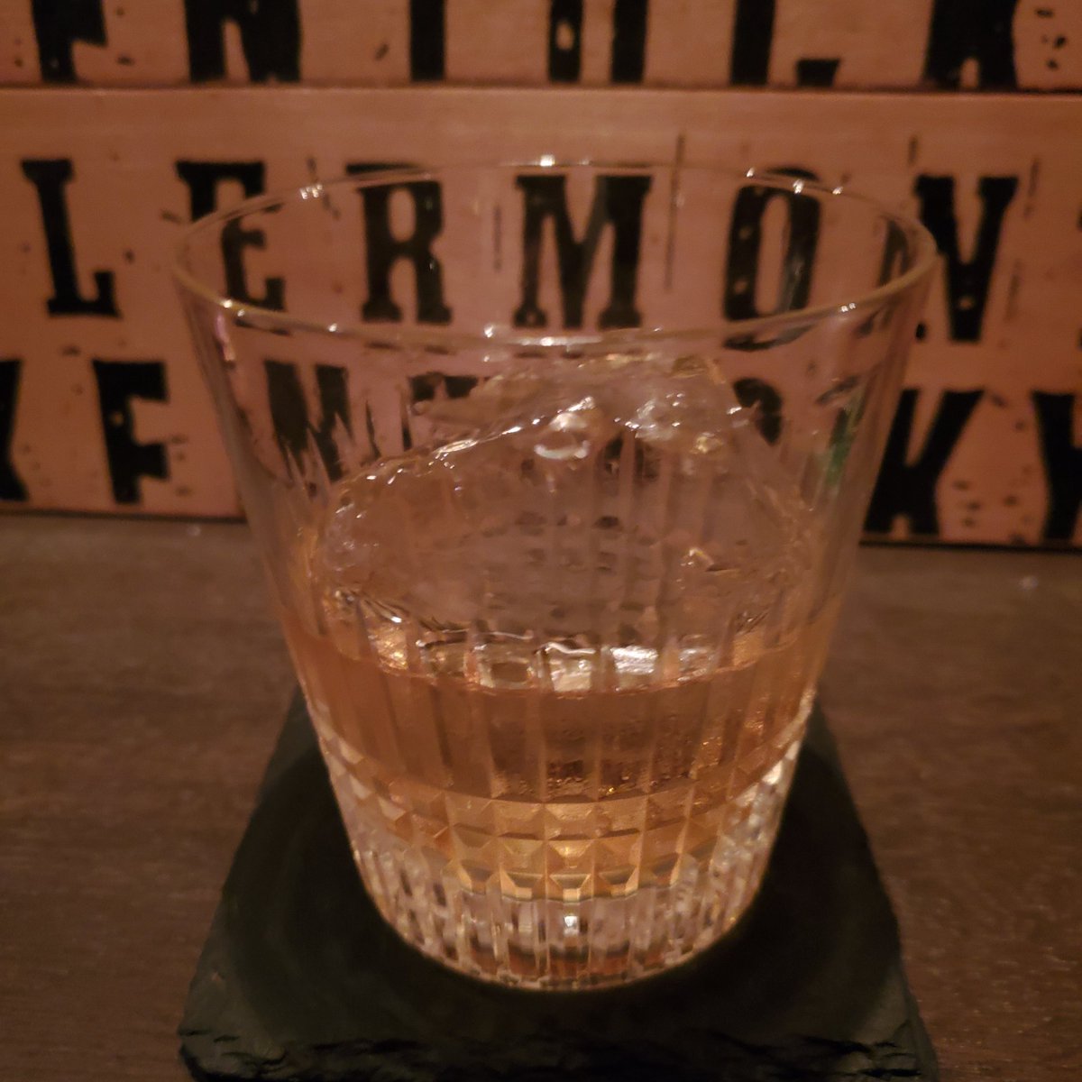 明日は休みやー！！