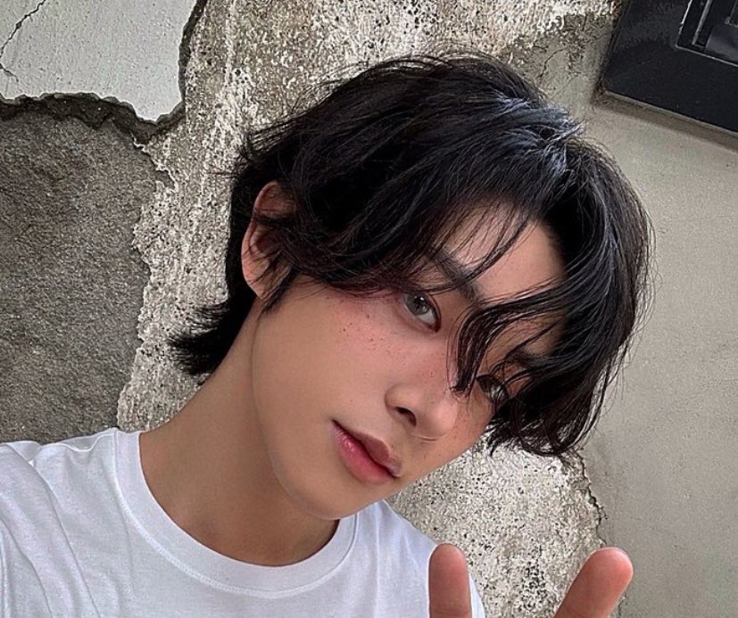 jake9226's tweet image. Jake looks so pretty with a blush on