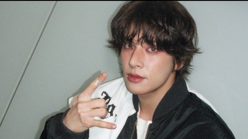 jake9226's tweet image. Jake looks so pretty with a blush on