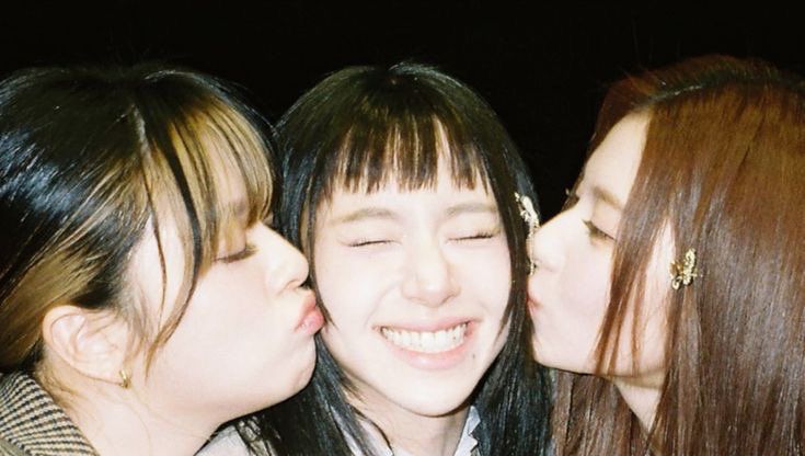 hourly chaeyoung 🫧 (@chaesmuse) on Twitter photo 