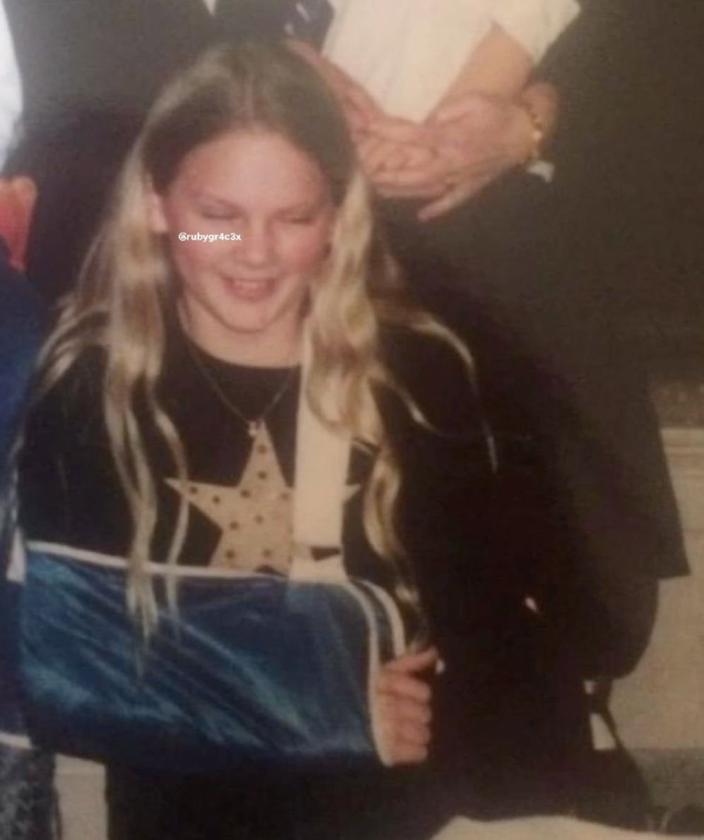 Kisesandlilacs's tweet image. “That was the night I fell off and broke my arm..”