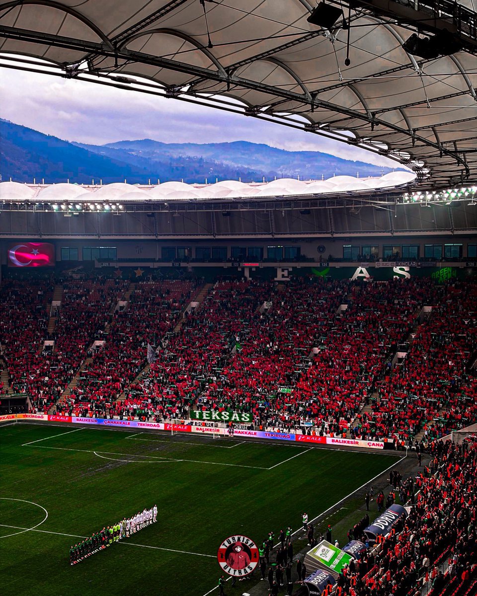 Var olsun milletini, sancağını savunanlar. Atmosferin tillahı! 🇹🇷🔥

24.01.2026 Bursaspor-Mersin İ.Y