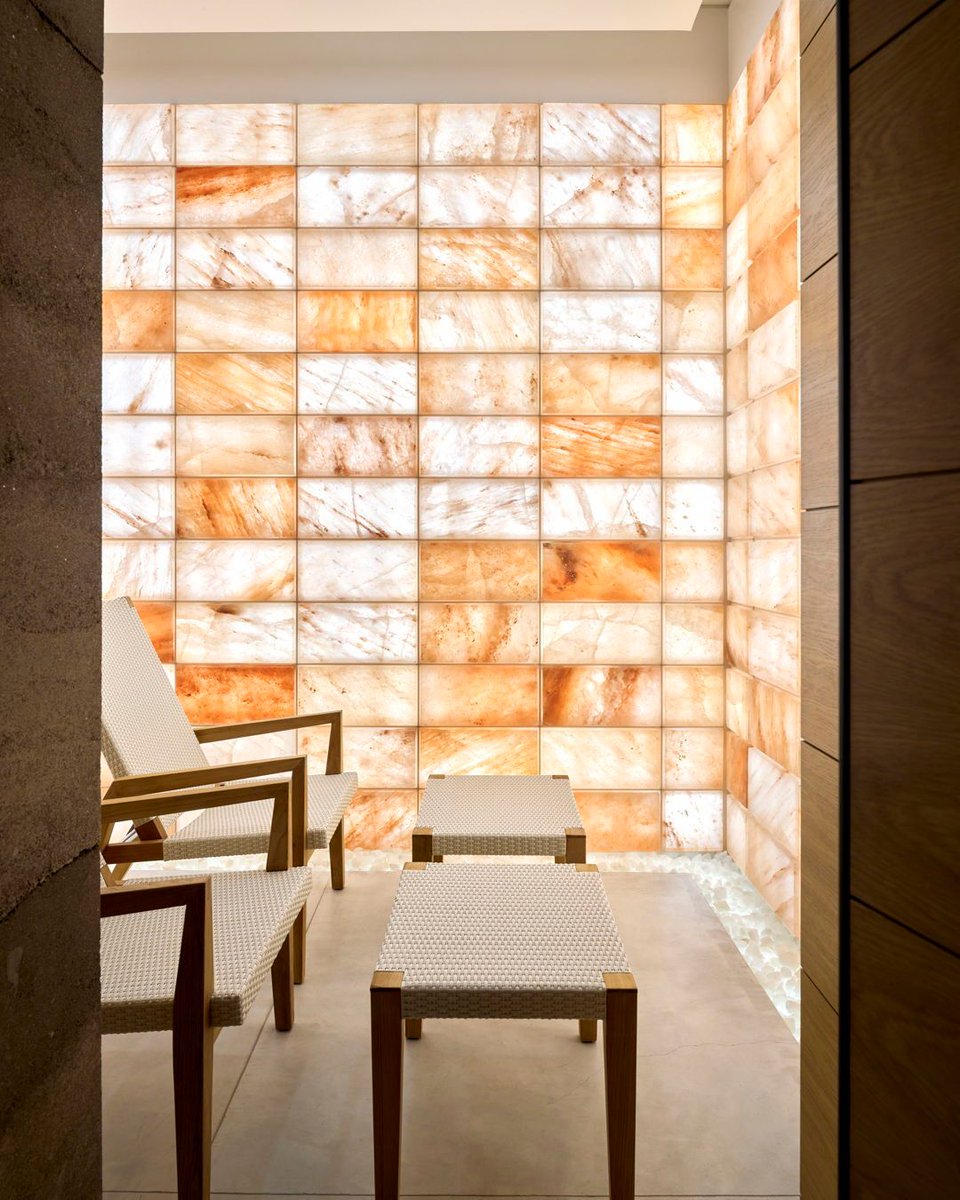 Two-inch-thick Himalayan salt blocks bring healing properties to the spa-like salt room in the wellness center at this desert home. Due to a self-vacuuming system, salt never builds up on the floor.

To enjoy the entire project, follow the link >> bit.ly/3ZXI5yN