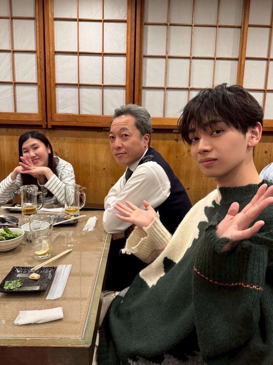 yandoku_fuji's tweet image. ❤️‍🔥第𝟑話 𝟏月𝟐𝟔日放送🩺
   月9ドラマ「#ヤンドク！」

⋆⸜ ヤンドクカルテ📖 ⸝⋆

脳神経外科チーム飲み会オフショット🍻
撮影合間もおしゃべりしていて
仲良しなみなさん😌‧₊𖤐˚

第2話見逃し配信はプロフィールのリンクから
TVerで夜露視来（ヨロシク）👊🏻( ¨̮💪🏻)
▶︎ @yandoku_fuji…