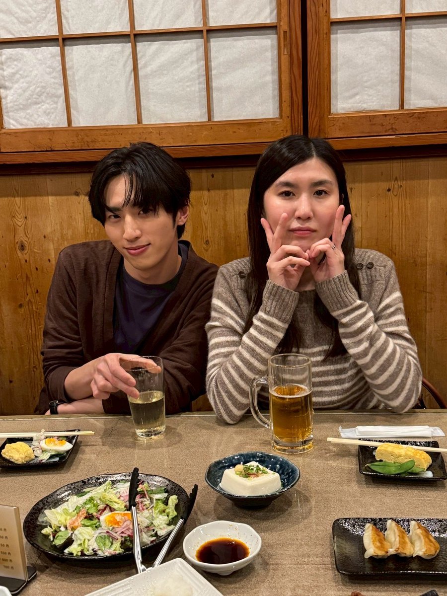 yandoku_fuji's tweet image. ❤️‍🔥第𝟑話 𝟏月𝟐𝟔日放送🩺
   月9ドラマ「#ヤンドク！」

⋆⸜ ヤンドクカルテ📖 ⸝⋆

脳神経外科チーム飲み会オフショット🍻
撮影合間もおしゃべりしていて
仲良しなみなさん😌‧₊𖤐˚

第2話見逃し配信はプロフィールのリンクから
TVerで夜露視来（ヨロシク）👊🏻( ¨̮💪🏻)
▶︎ @yandoku_fuji…