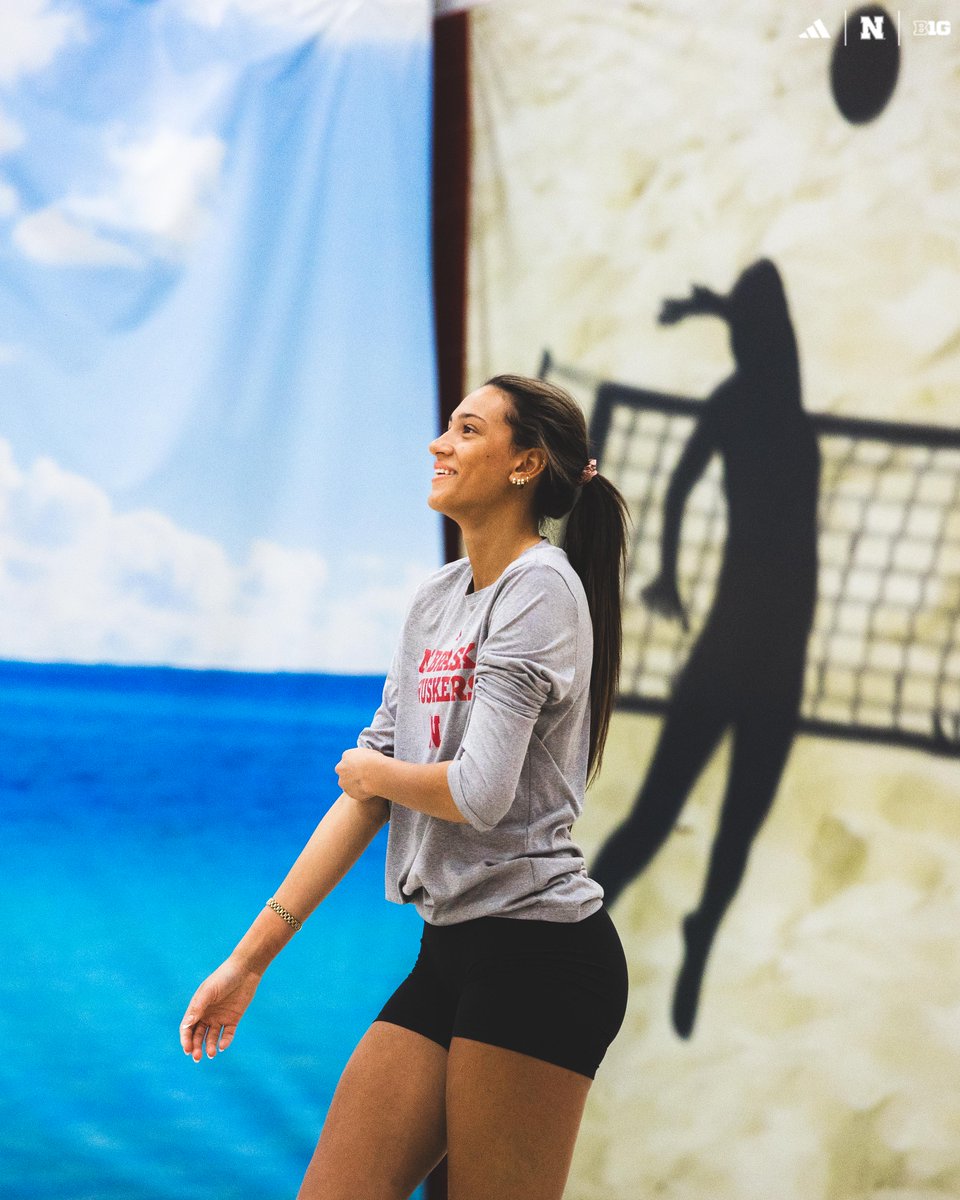 HuskerVB's tweet photo. Beating the cold at the beach! 🏝️ 🏐

Stay warm out there, Husker Nation! ♨️ https://t.co/4TnwSGLt4e
