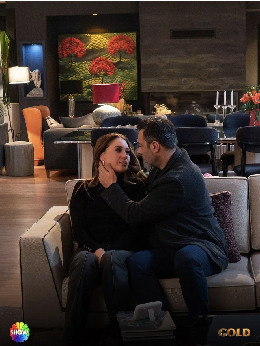 fans_birce's tweet photo. Capítulo 122 y lo que ya no se puede tapar
1️⃣ Esta temporada dejó algo claro: Kivmer ya no es prioridad. Los promocionan, pero en pantalla son relleno. Así, la serie pierde totalmente el sentido.
#KizilcikŞerbeti https://t.co/F7iCiV76uc