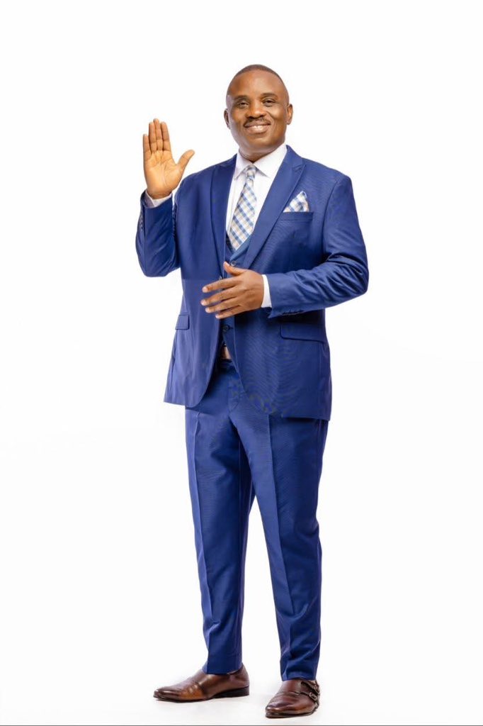 DoreenNyanjura's tweet image. Today, Erias Lukwago signed out as a true leader that he has always been. As his Deputy , I recall the countless times that he put his life on the line to fight for the downtrodden, to defend the defenceless and even offer pro bono services. He went out of his way in defence of…