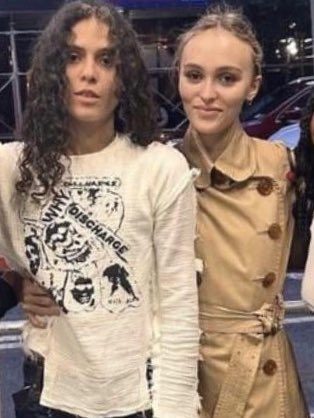 Cold asf today and I’m working OUTSIDE, this is a sick joke