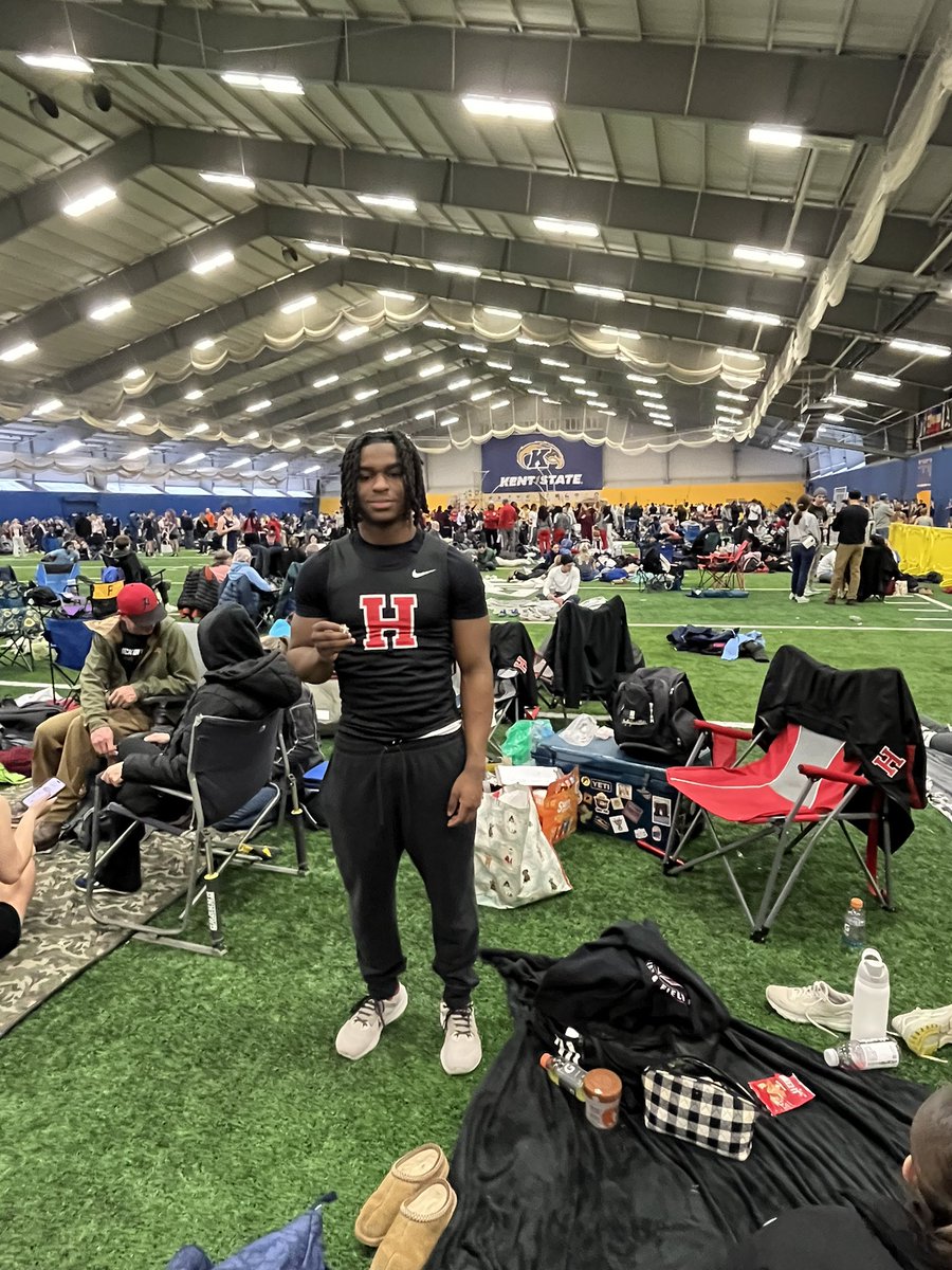 HSD_TrackField's tweet image. Shout out to Jamal Calhoun on a great 60m today.  Jamal ran a season best 7.14 (his 2nd best all time)to take 6th overall at Kent.  Jamal won the 2nd heat convincingly to also take out 3 from the “hot heat” and place top 6.  Proud of you Jamal!  🔥 @HSD_Athletics @BobGreenburg