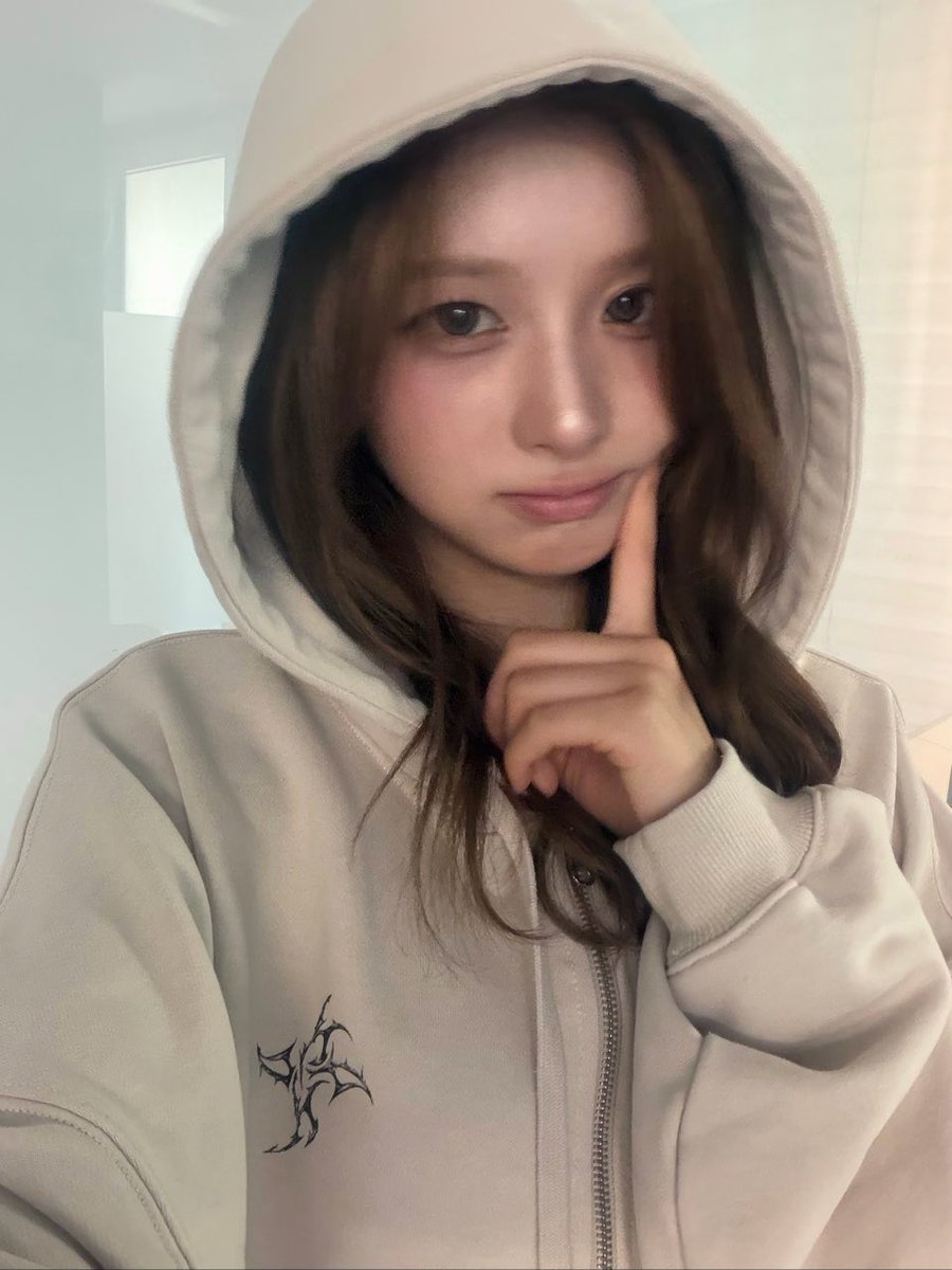 meepyoon's tweet photo. just sat upright so quickly it gave me a headache https://t.co/3R0E5iplPi