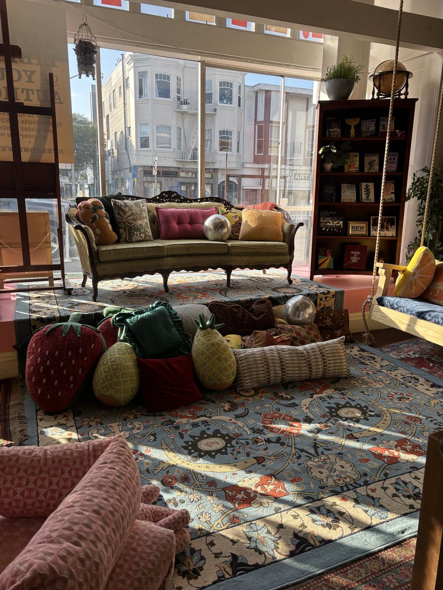 1929stockcrash's tweet photo. i was walking around when I stumbled upon this place called The International Library of Young Authors
they hold over 1,200 books written by kids aged 6-18 and host workshops and field trips for kids all over SF. this is the sweetest thing ever https://t.co/oPRoQdixUm