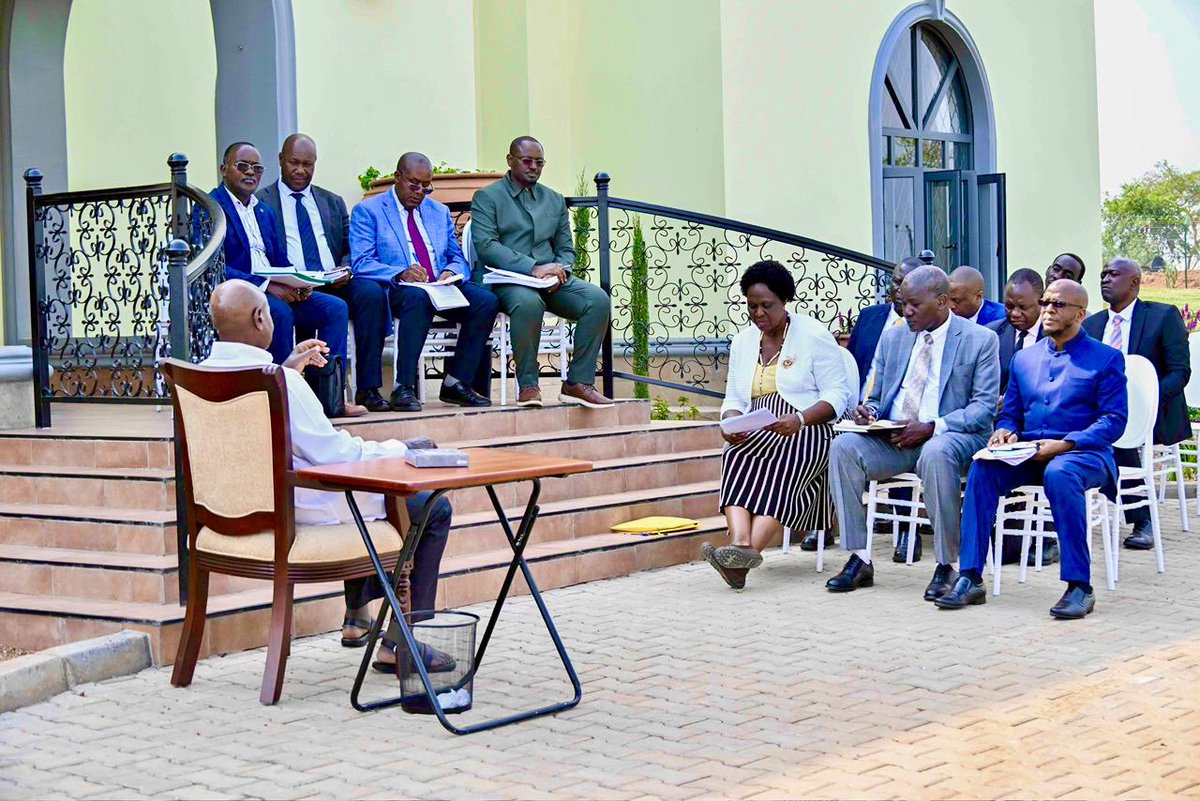 nemaug's tweet photo. ππ π£π’π₯π§ππ‘π§ π¨π£πππ§π!!!
President @KagutaMuseveni, yesterday the 23rd January, 2026 met with officials from @min_waterUg and @nemaug at country home in Kisozi, Gomba District and discussed matters of service delivery in the sector. https://t.co/FAOgbJD4d8