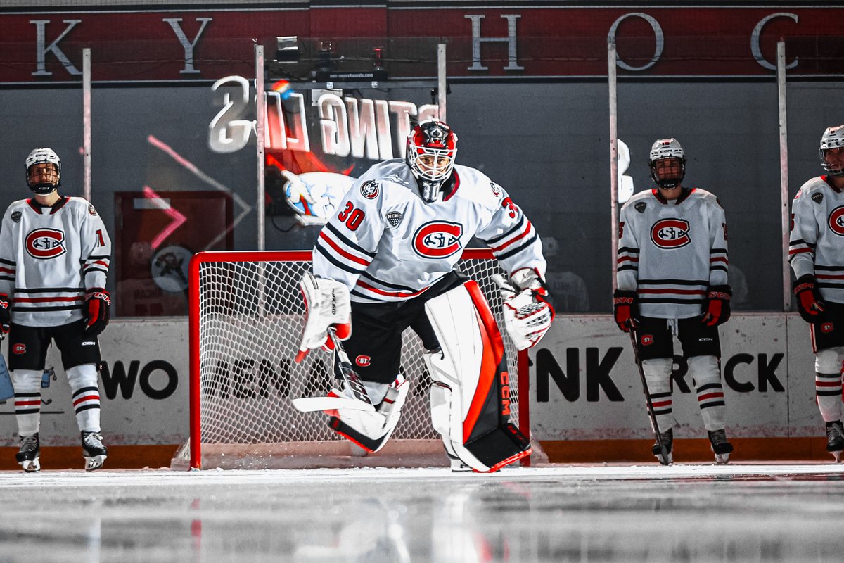 Congratulations to Isak Posch on being called up to the <a href="/NHL/">NHL</a>! 👏

#ProHuskies | #HuskyHockey 🏒